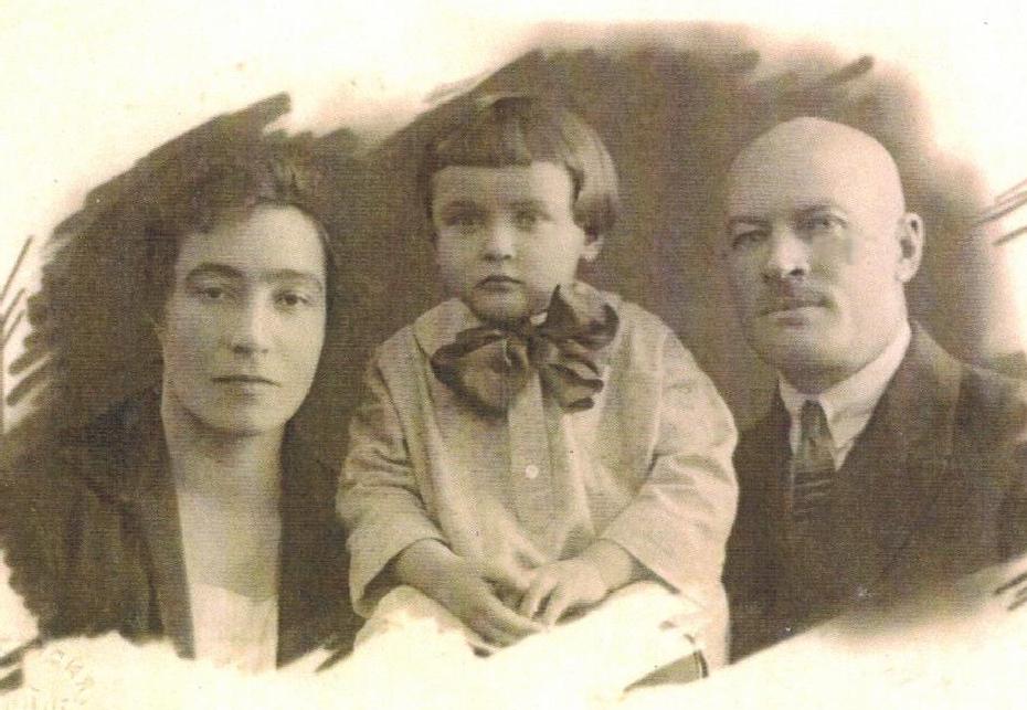 Гомоюновы: Константин Азарьевич, Зинаида Николаевна и их сын Константин
